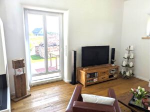 Wohnbereich mit Ausgang zur Terrasse