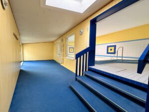 Ruheraum mit Ausgang zur Terrasse