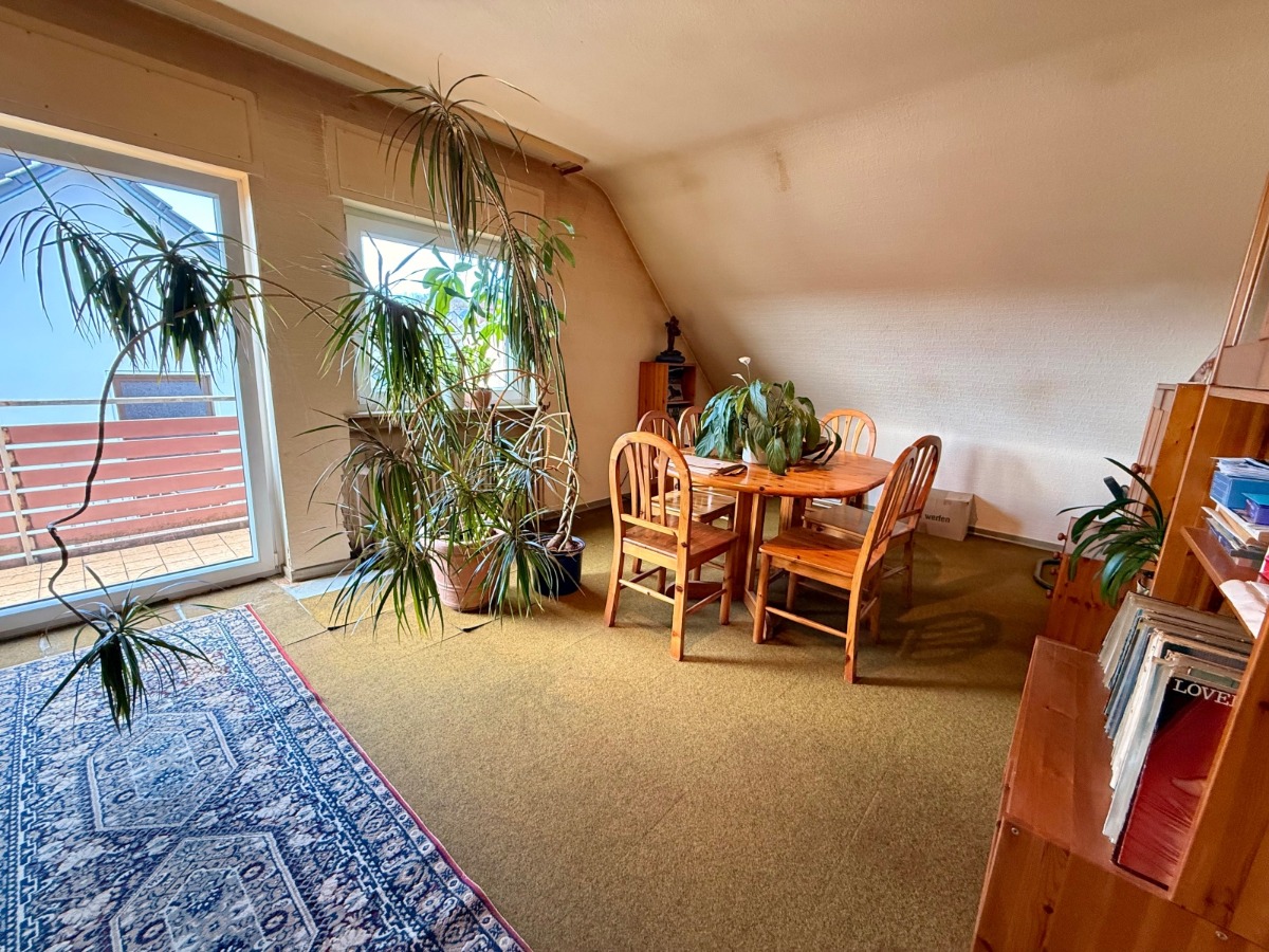 Wohn- Esszimmer mit Balkon